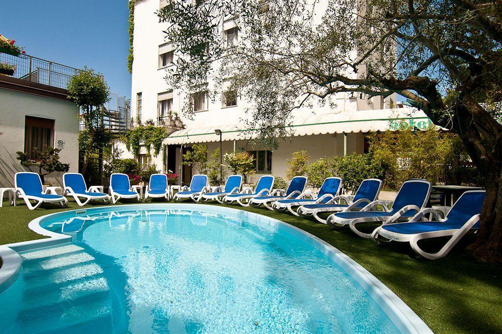 Hotel Manzoni Лидо-ди-Езоло Экстерьер фото