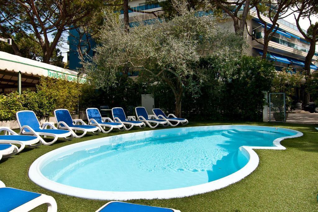 Hotel Manzoni Лидо-ди-Езоло Экстерьер фото